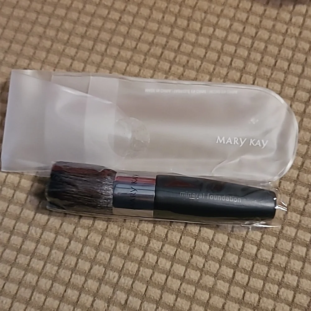 New in packaging!  Mary Kay makeup applicator powder foundation blush brush